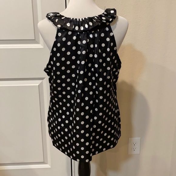 Sleeveless dress top - Picture 2 of 4